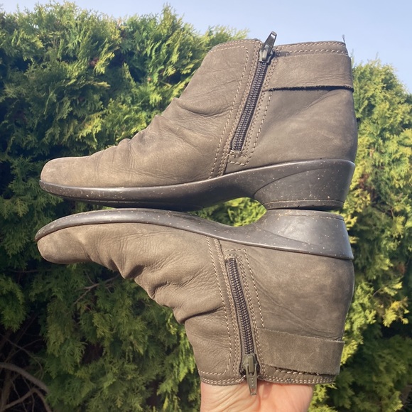 Cobb Hill by New Balance Nicole Stone Tan Leather Ankle Booties Size 9N - Picture 7 of 13